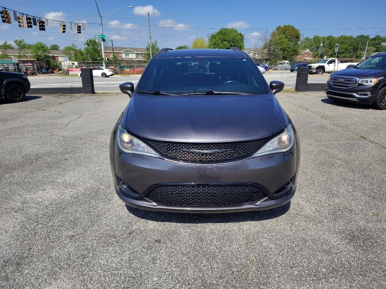 Chrysler Pacifica Touring-L Plus 2020