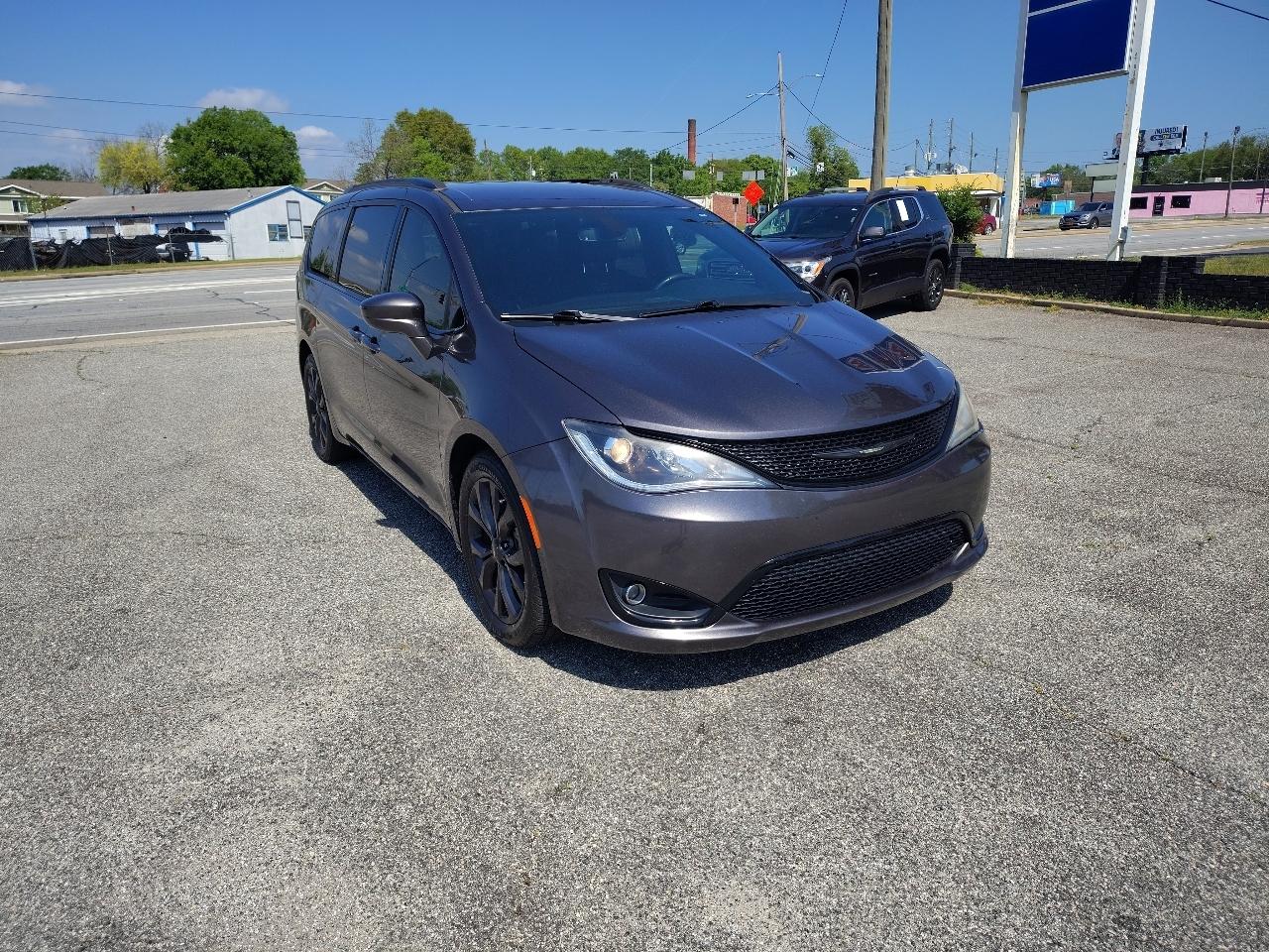 Chrysler Pacifica Touring-L Plus 2020