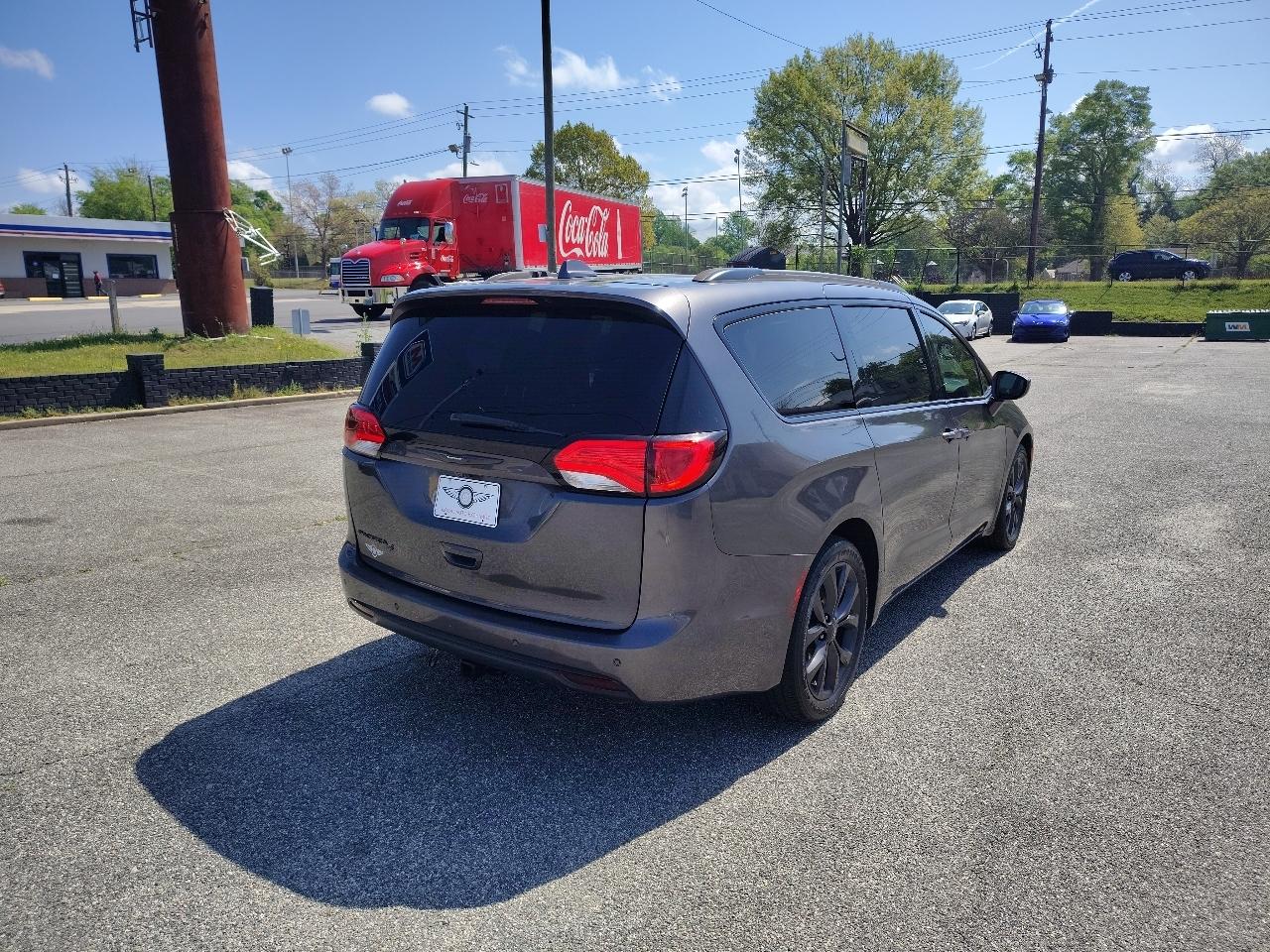 Chrysler Pacifica Touring-L Plus 2020
