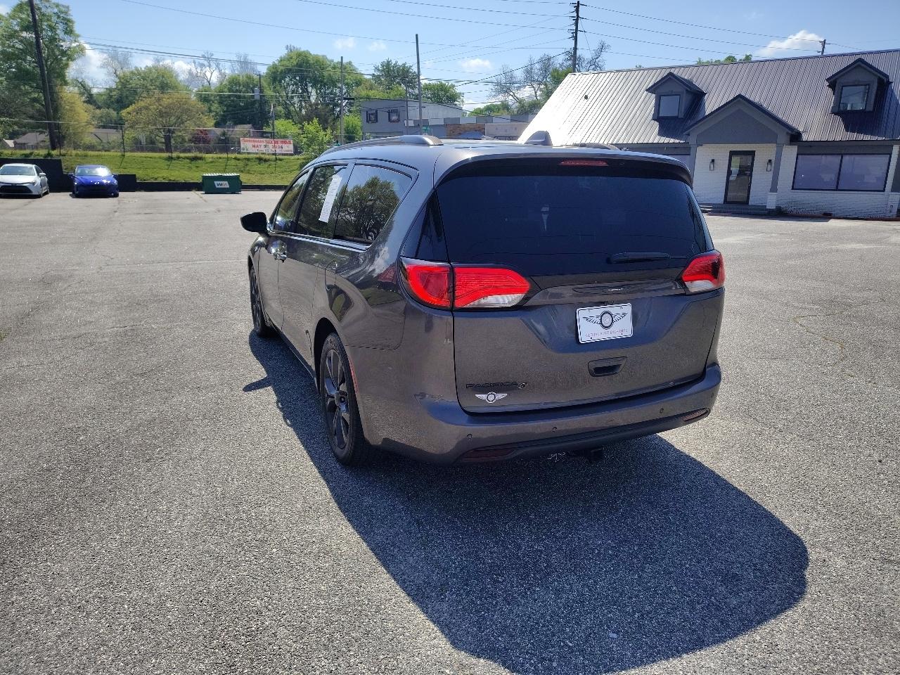Chrysler Pacifica Touring-L Plus 2020