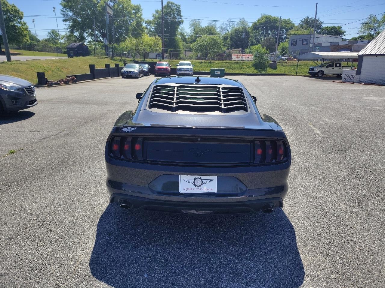Ford Mustang EcoBoost Coupe 2022