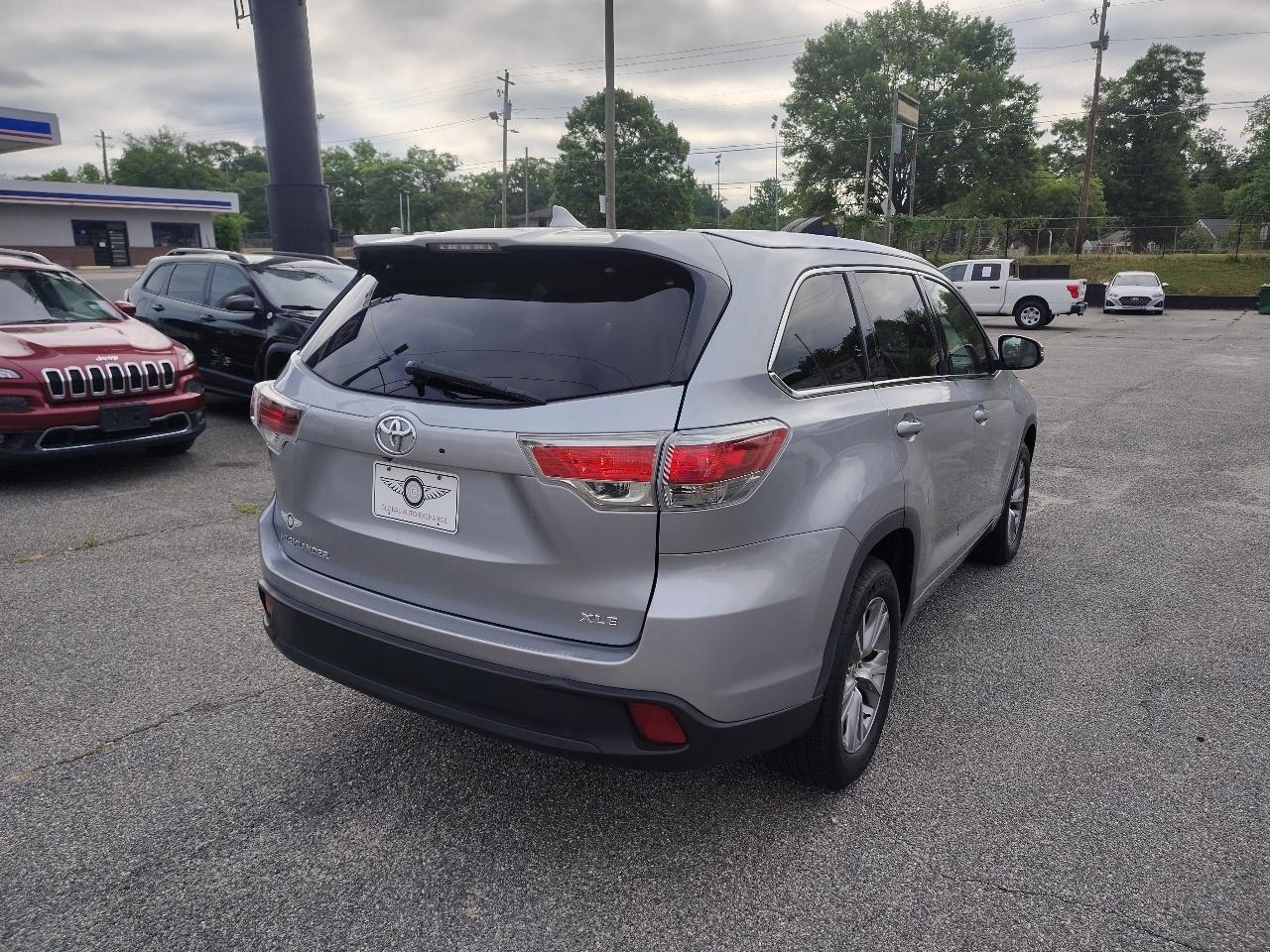 Toyota Highlander XLE FWD V6 2015