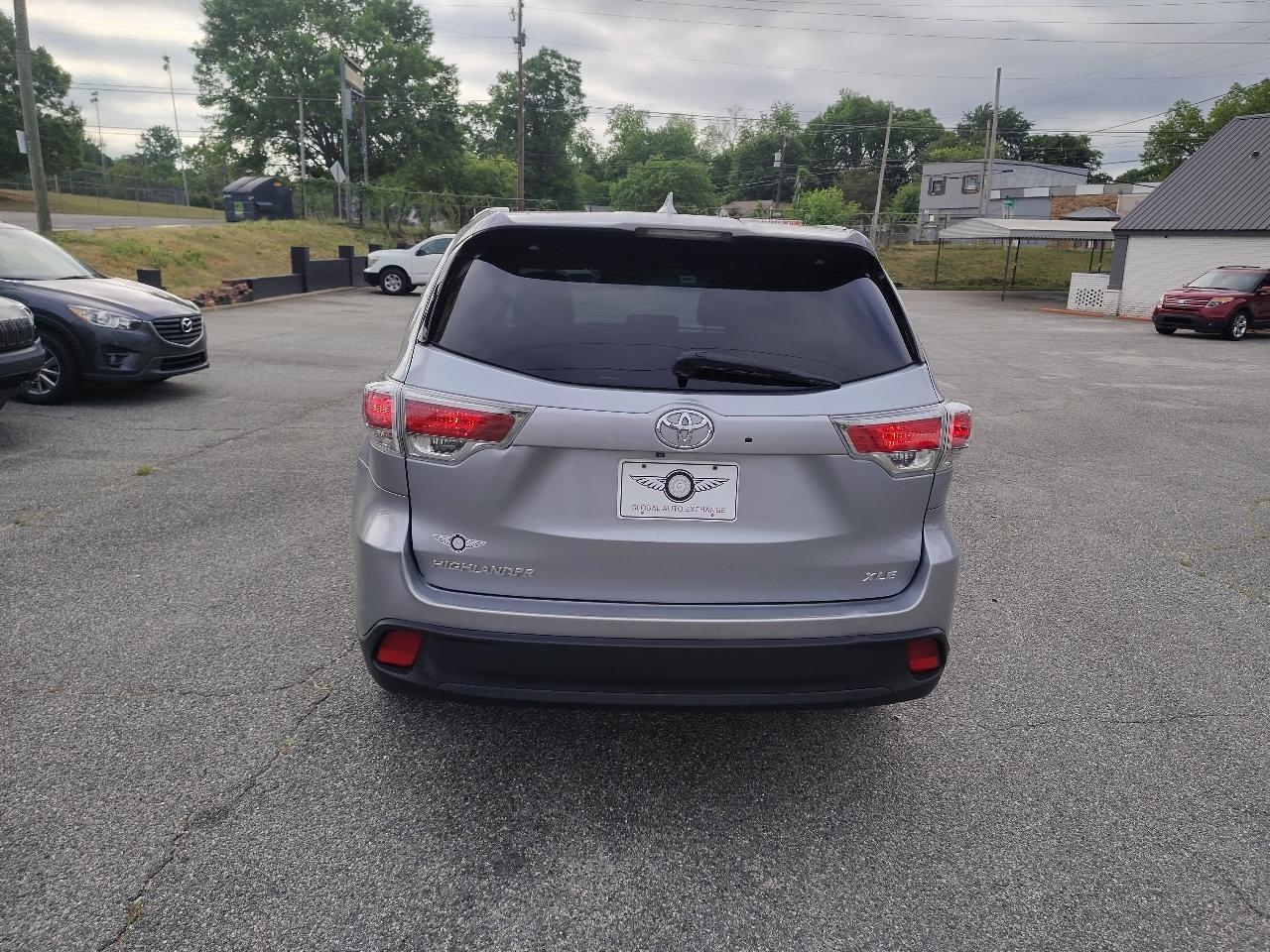 Toyota Highlander XLE FWD V6 2015