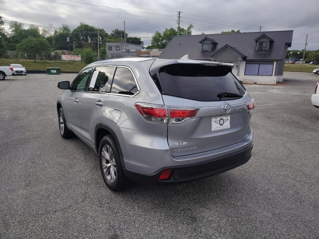 Toyota Highlander XLE FWD V6 2015