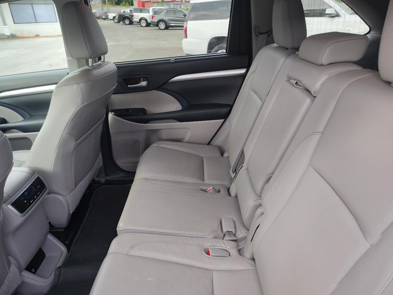 Toyota Highlander XLE FWD V6 2015