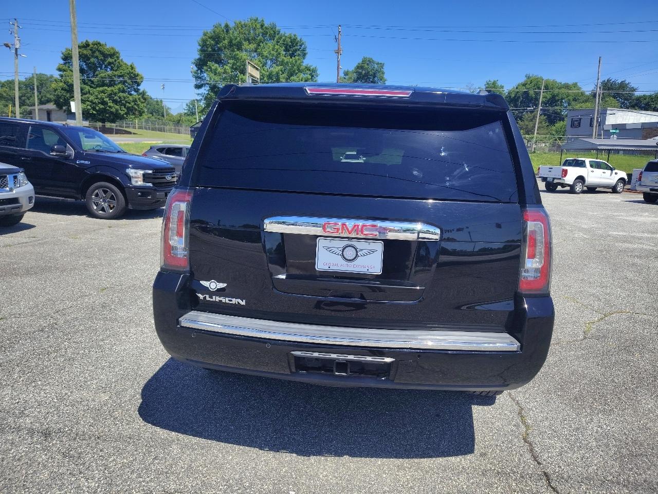 GMC Yukon Denali 4WD 2017