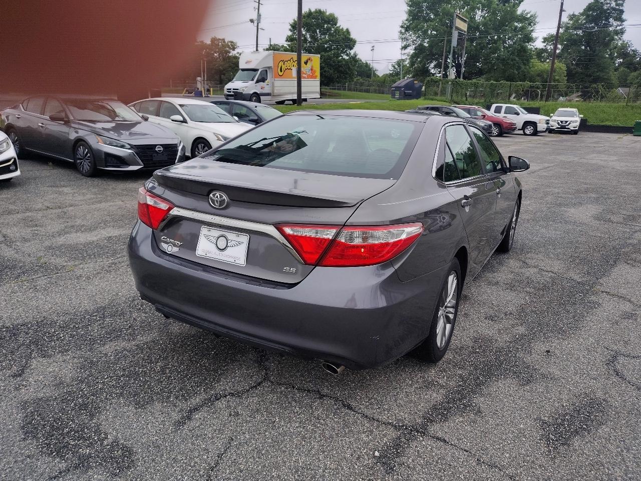 Toyota Camry SE 2017