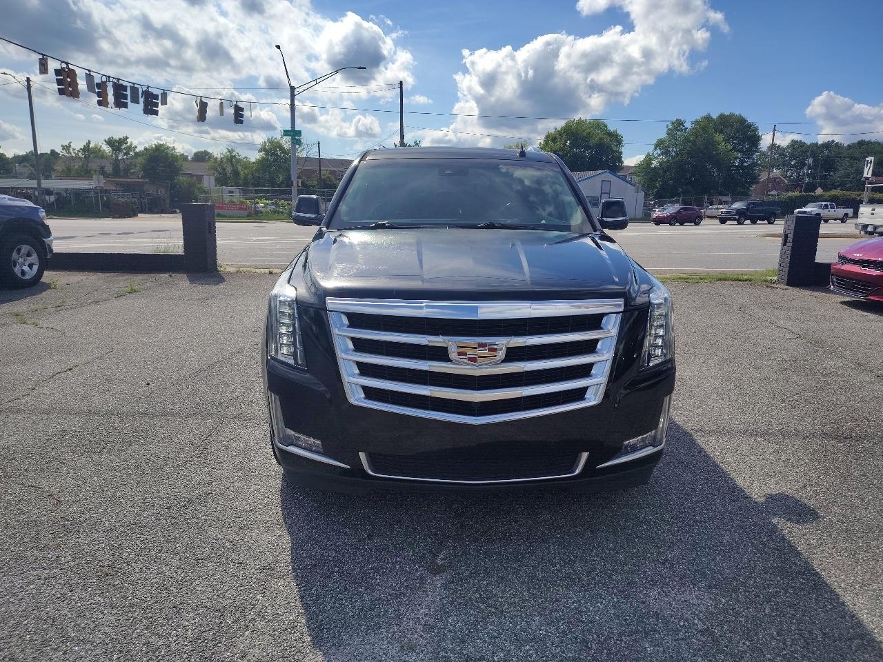 Cadillac Escalade Luxury 2WD 2017