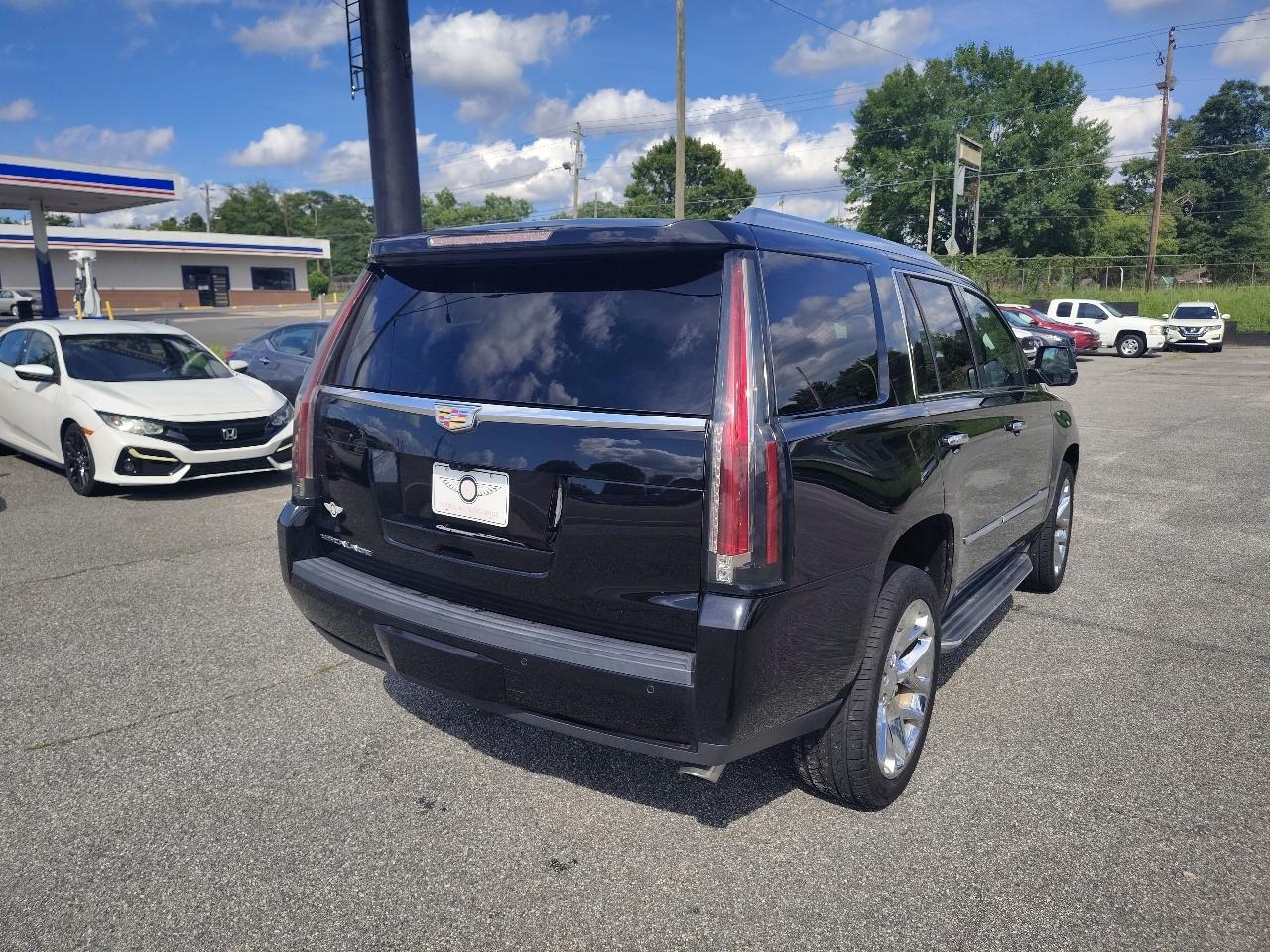 Cadillac Escalade Luxury 2WD 2017