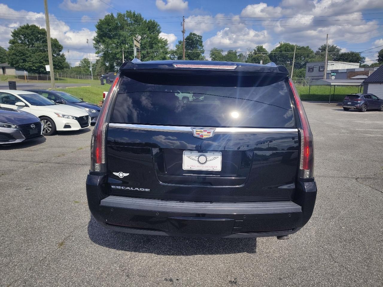 Cadillac Escalade Luxury 2WD 2017