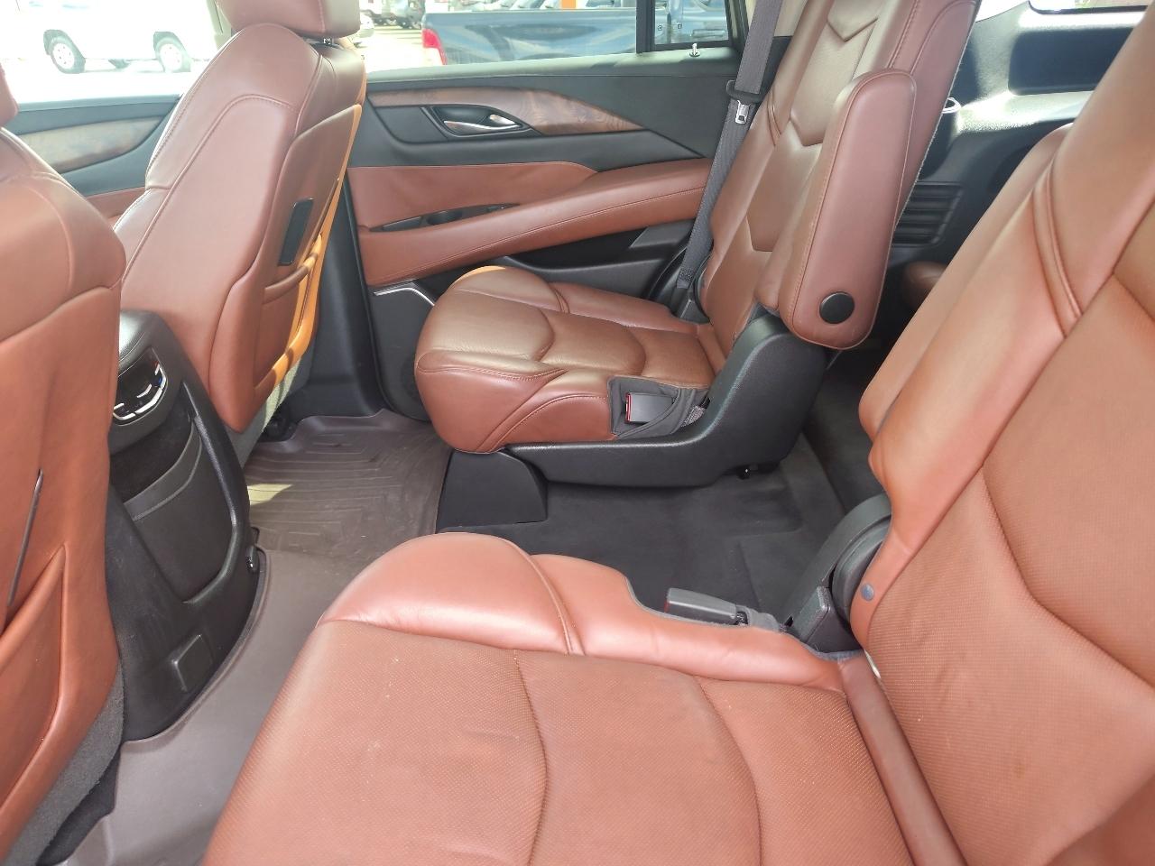Cadillac Escalade Luxury 2WD 2017
