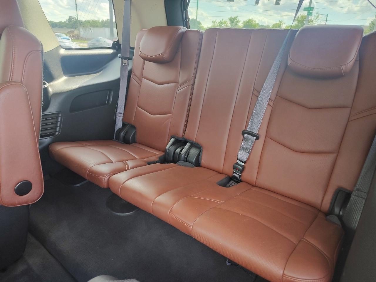 Cadillac Escalade Luxury 2WD 2017