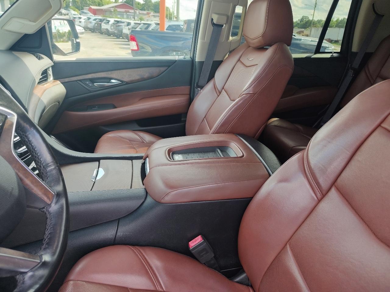 Cadillac Escalade Luxury 2WD 2017