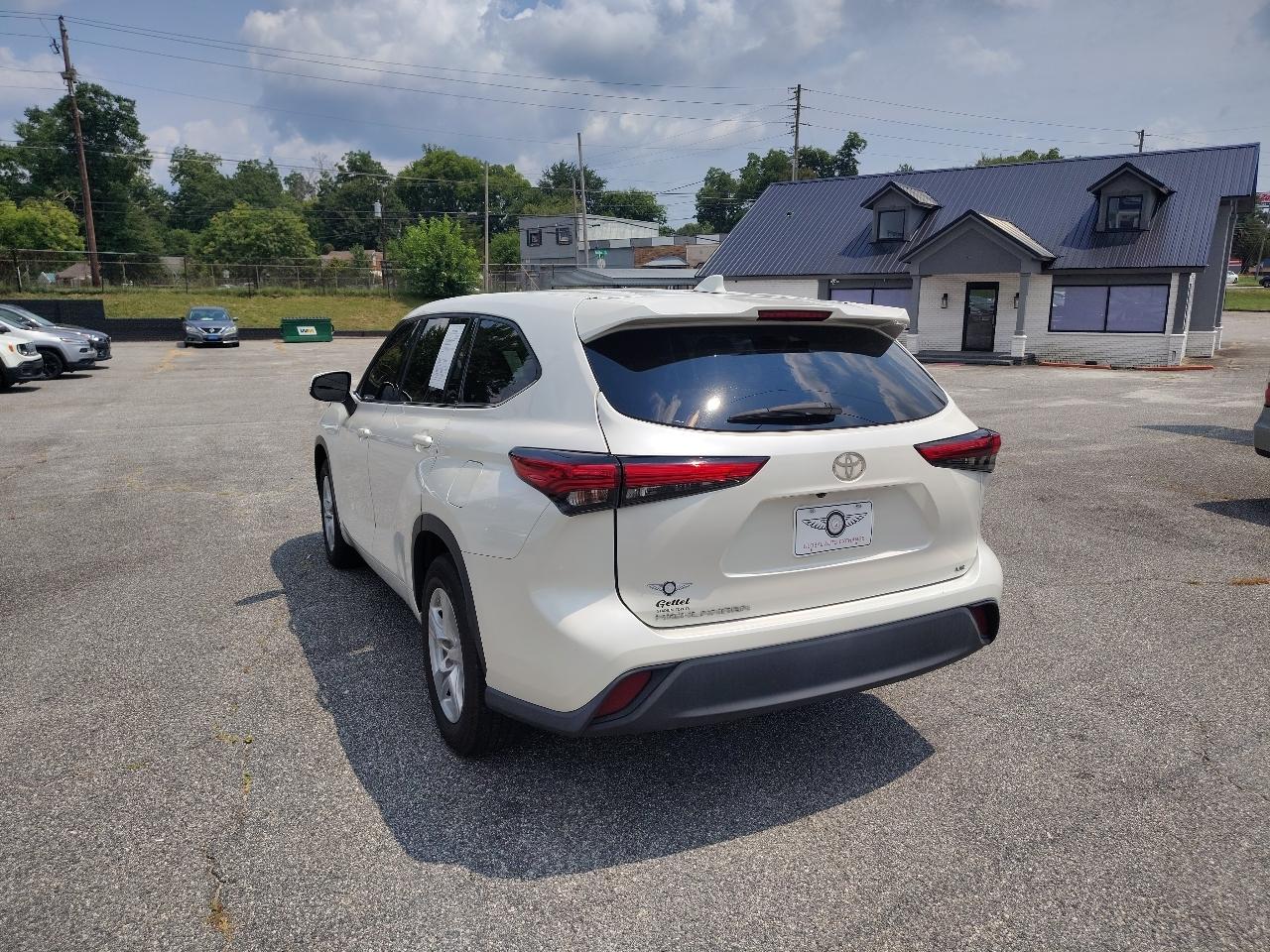 Toyota Highlander LE FWD V6 2021