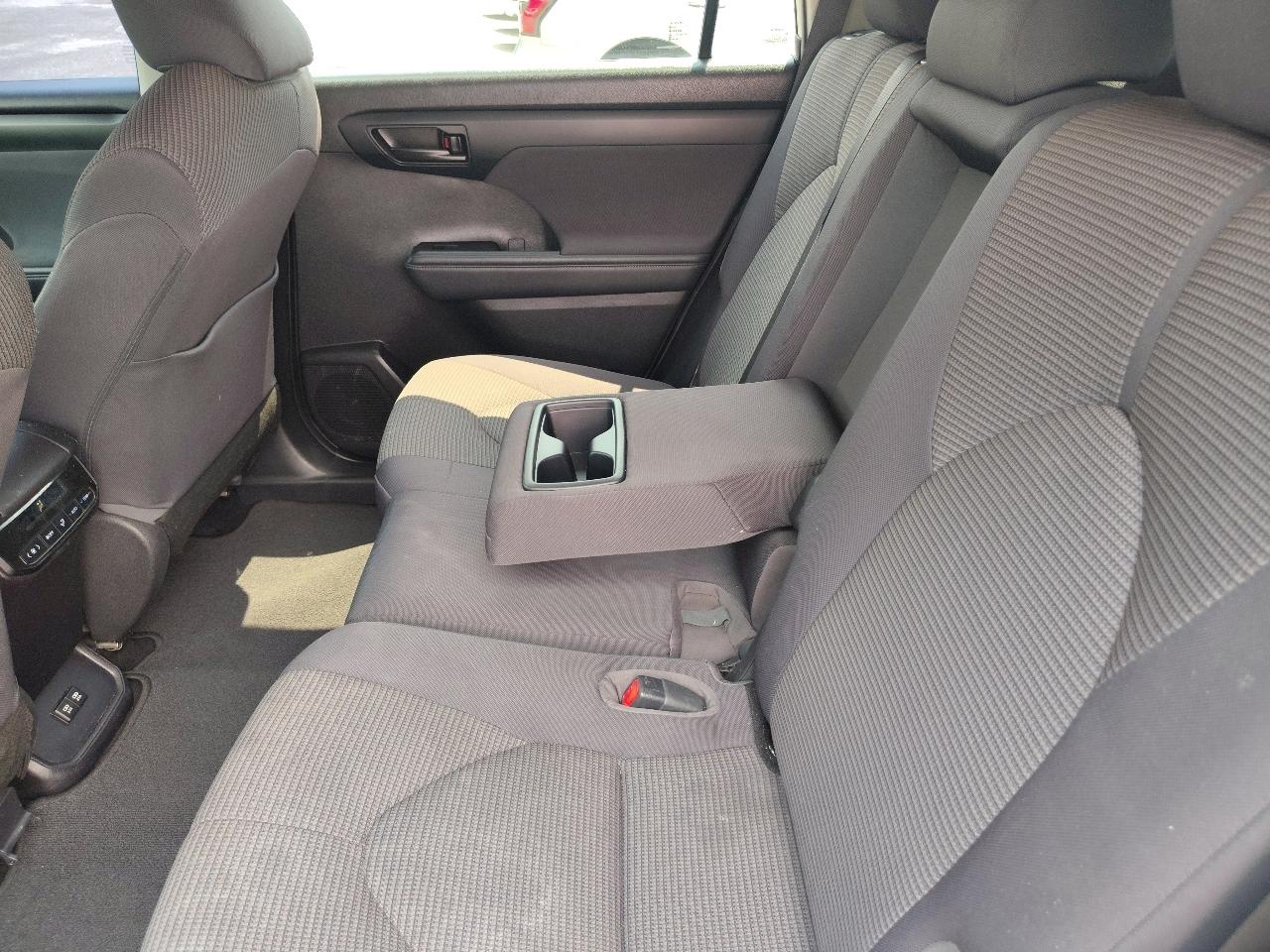 Toyota Highlander LE FWD V6 2021