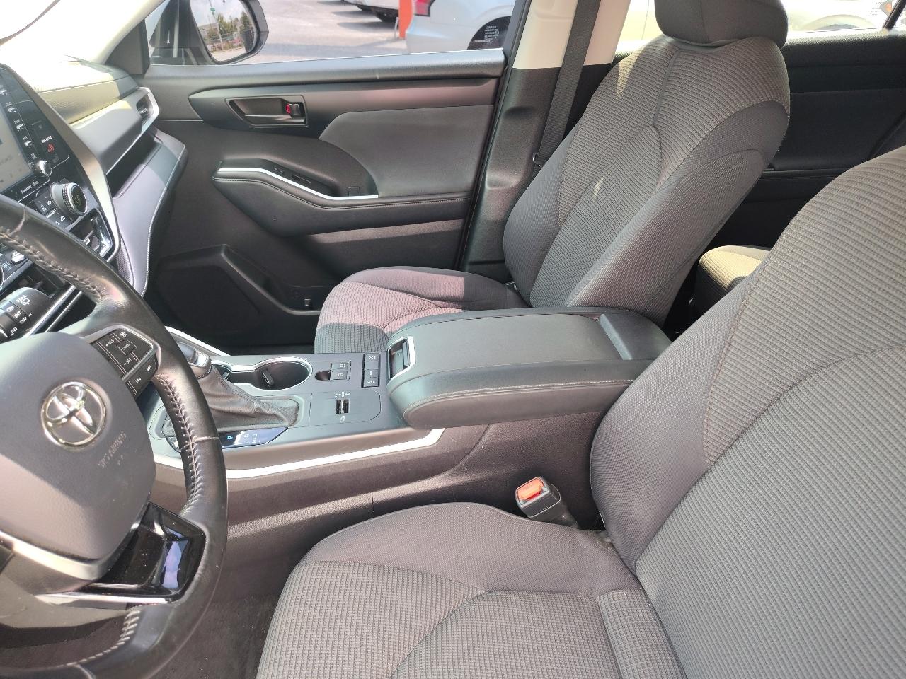 Toyota Highlander LE FWD V6 2021