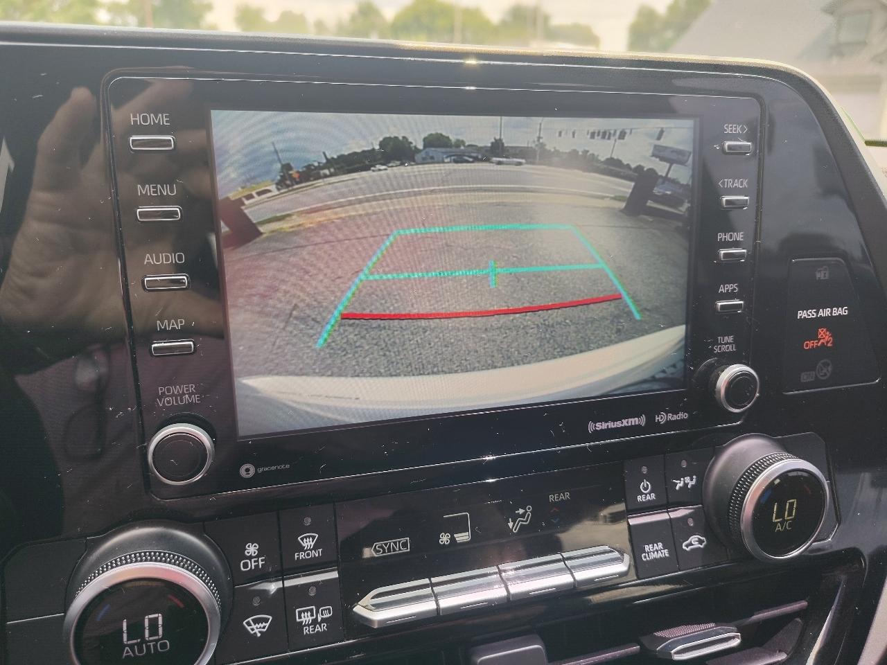 Toyota Highlander LE FWD V6 2021
