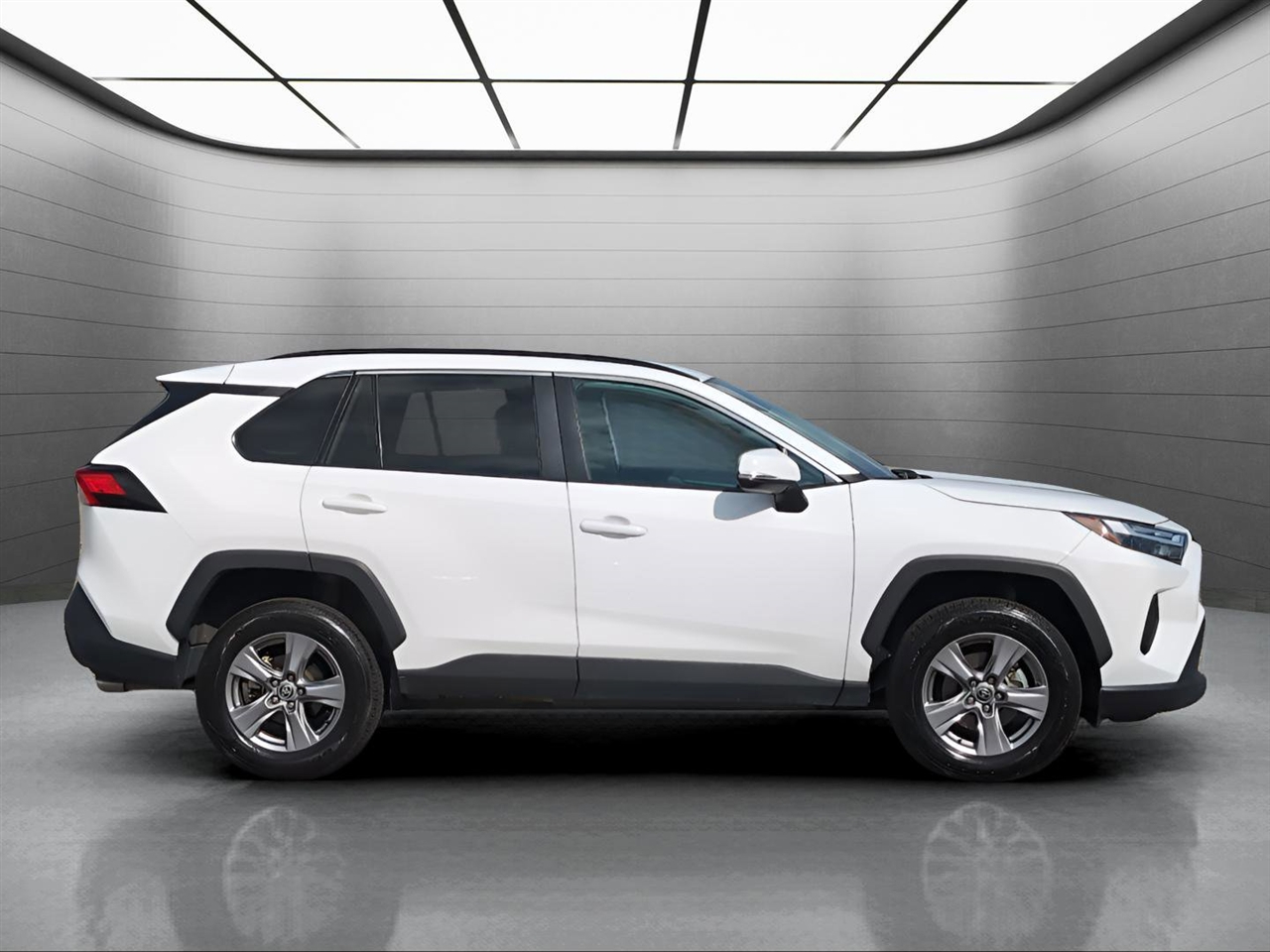 Toyota RAV4 XLE 2024