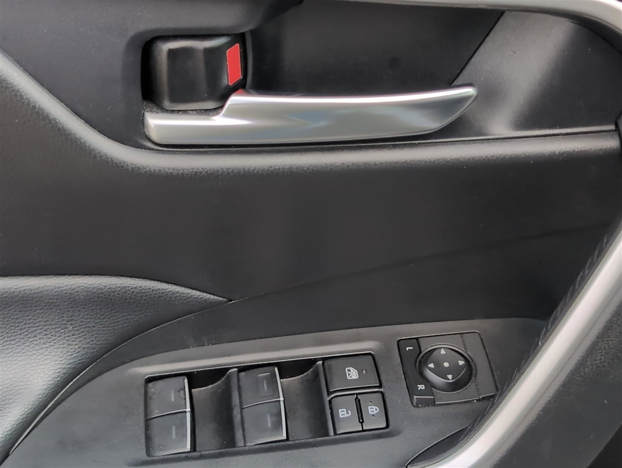 Toyota RAV4 XLE 2024