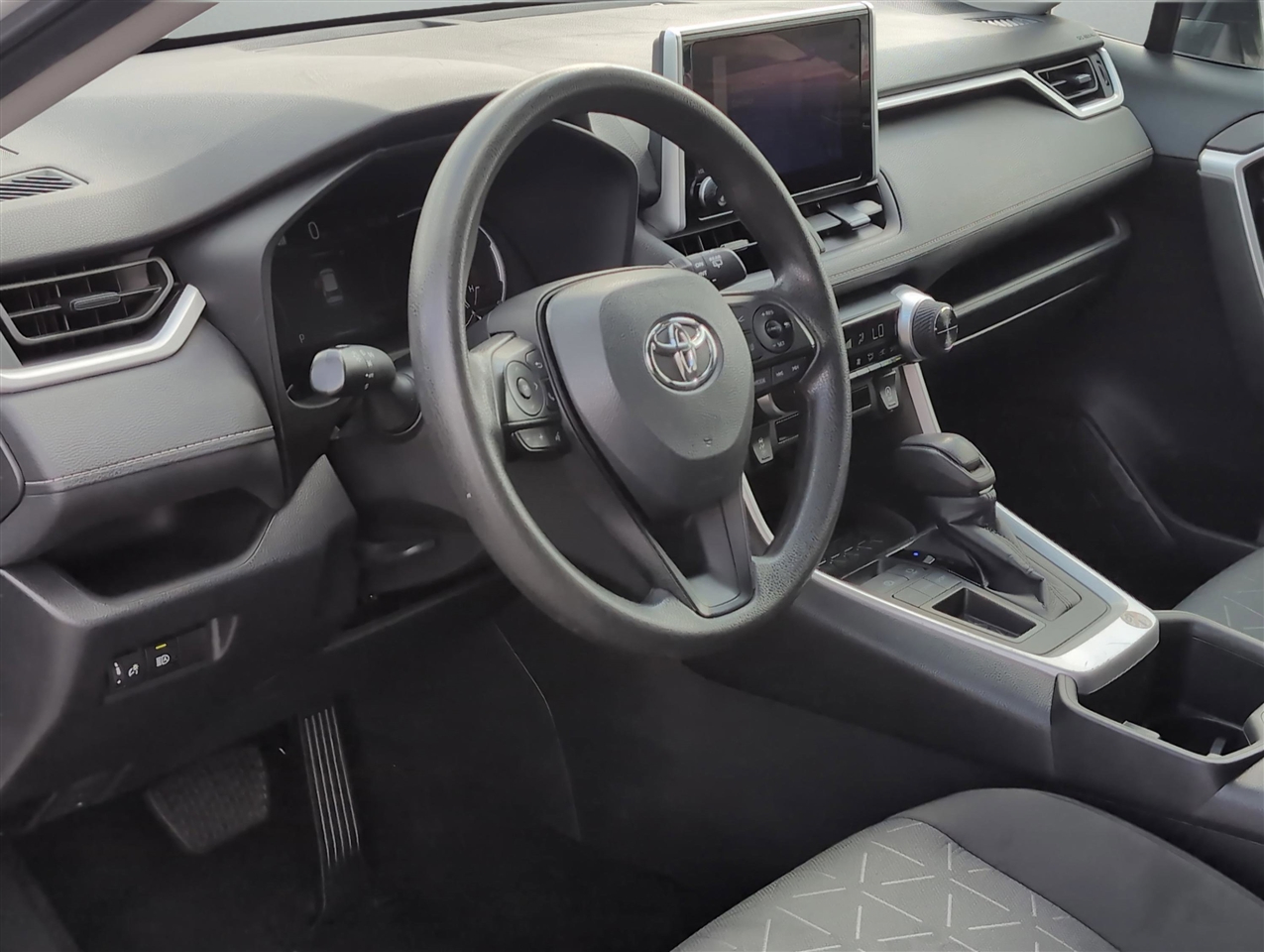 Toyota RAV4 XLE 2024