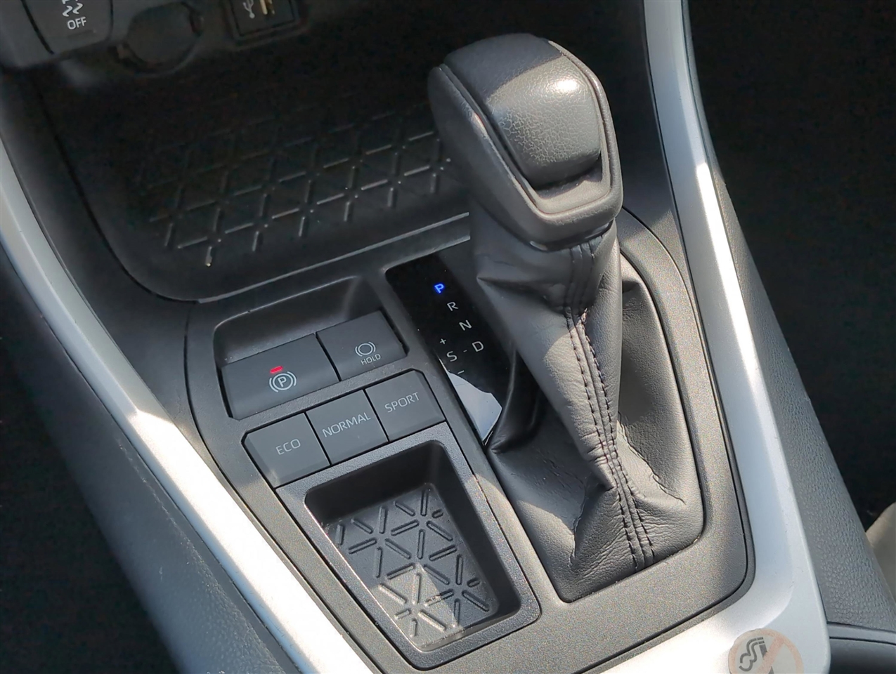 Toyota RAV4 XLE 2024