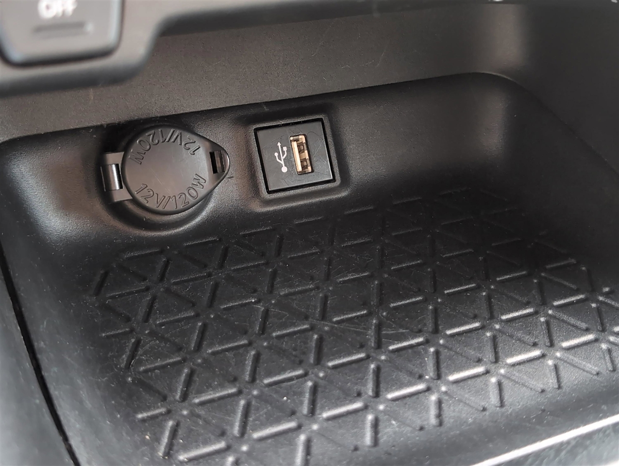 Toyota RAV4 XLE 2024