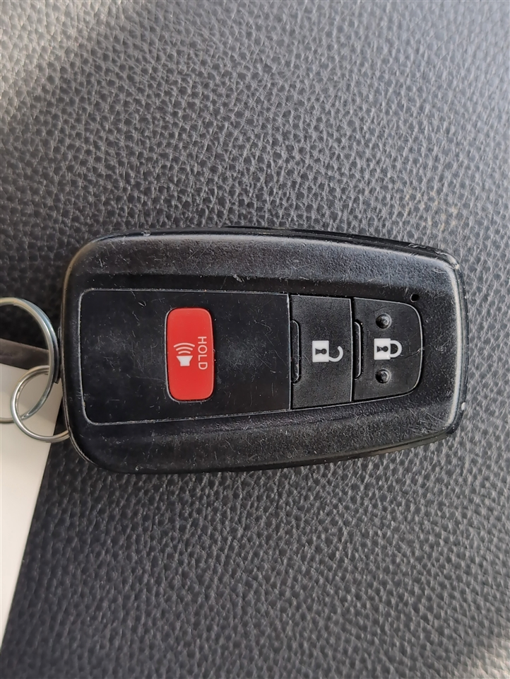 Toyota RAV4 XLE 2024