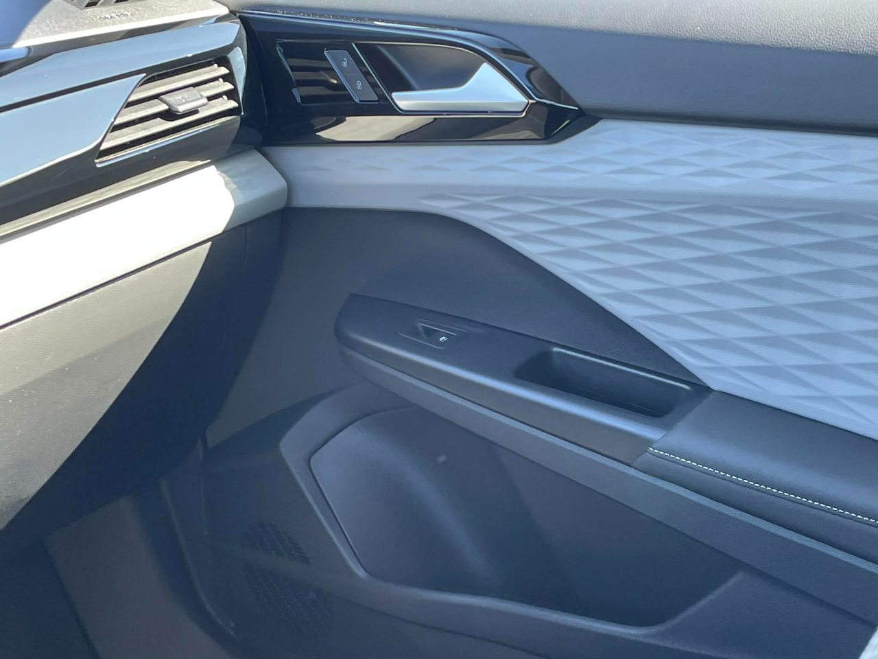 Volkswagen Taos S 2024