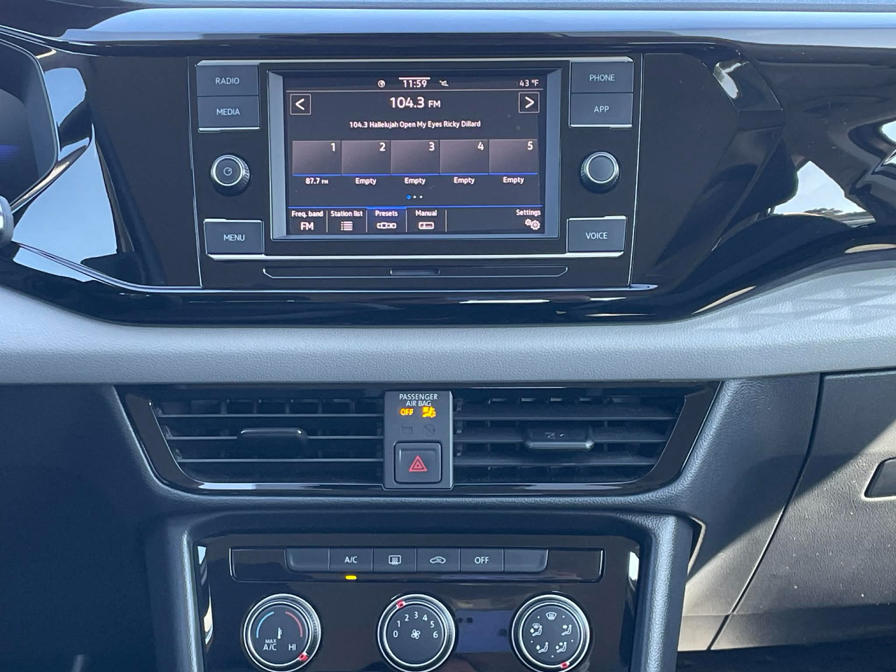 Volkswagen Taos S 2024