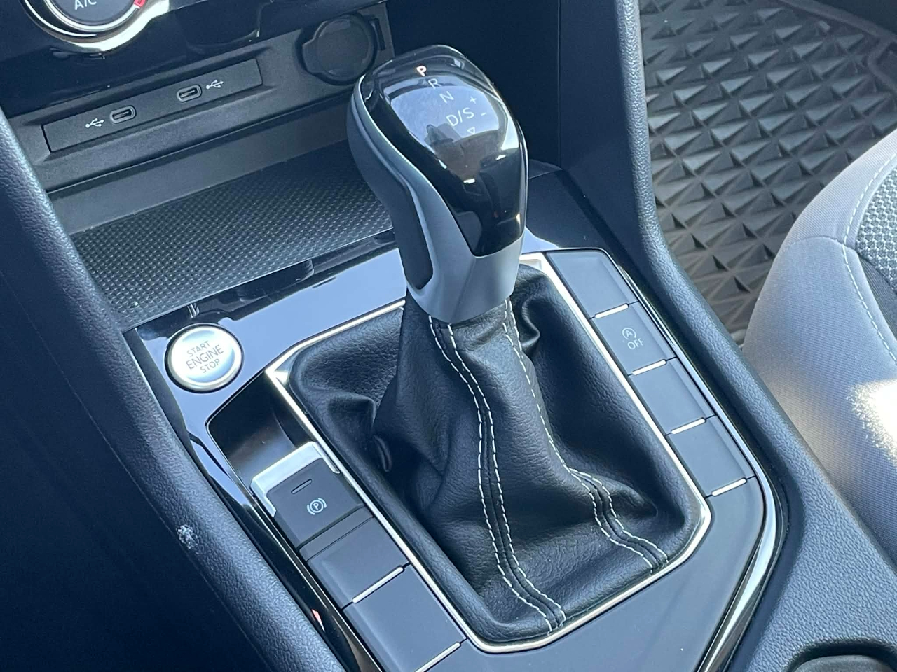 Volkswagen Taos S 2024