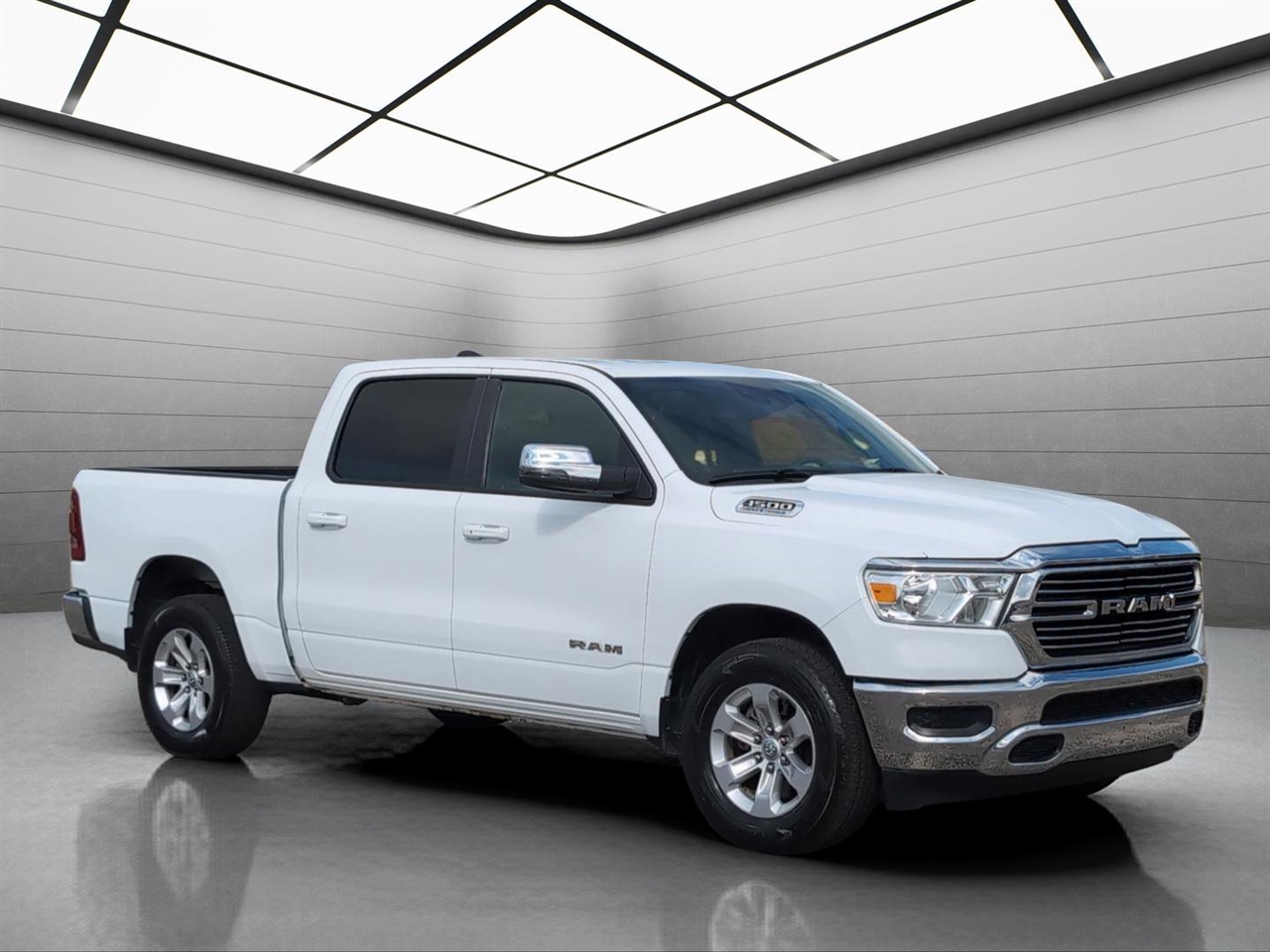 RAM 1500 Laramie Crew Cab SWB 2WD 2024