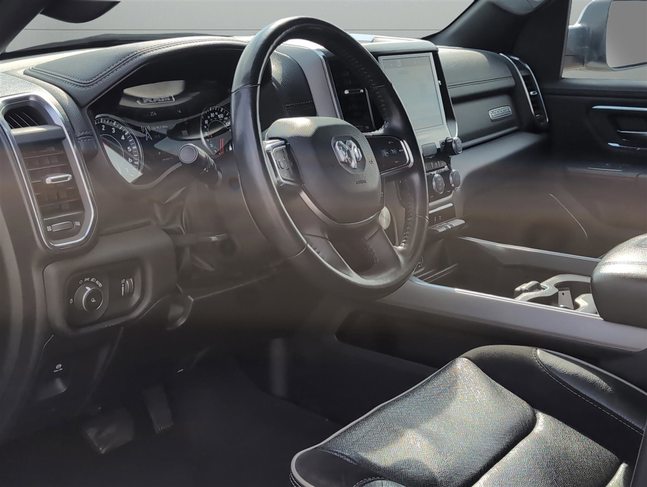 RAM 1500 Laramie Crew Cab SWB 2WD 2024