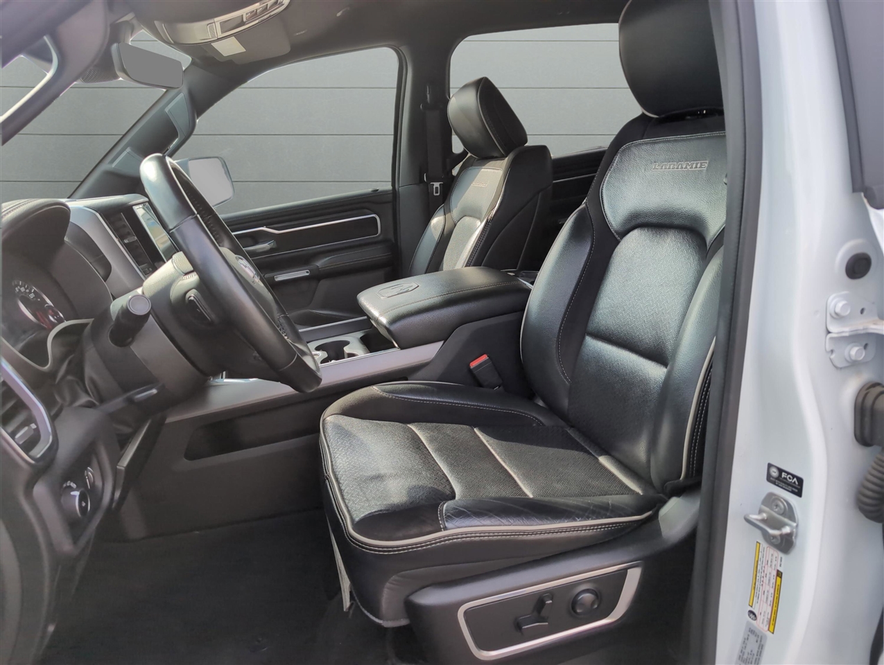 RAM 1500 Laramie Crew Cab SWB 2WD 2024