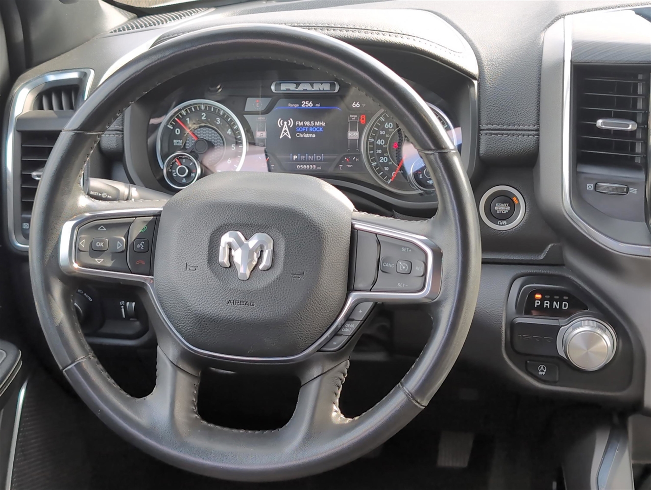 RAM 1500 Laramie Crew Cab SWB 2WD 2024