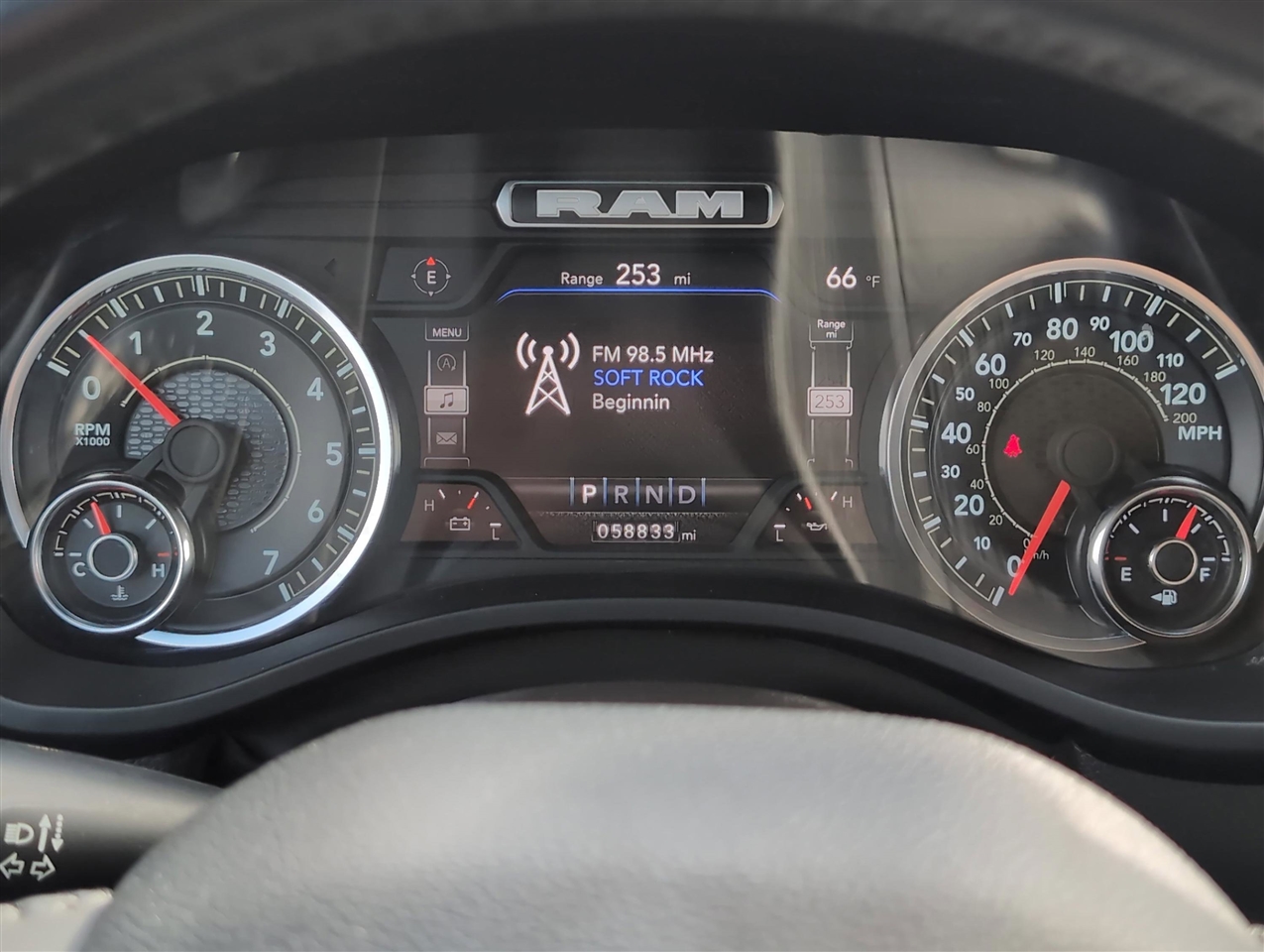 RAM 1500 Laramie Crew Cab SWB 2WD 2024