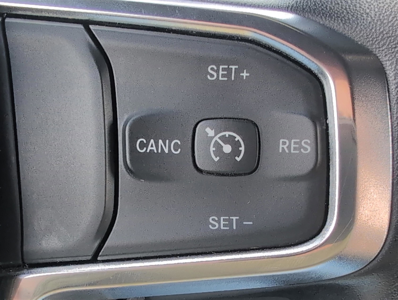 RAM 1500 Laramie Crew Cab SWB 2WD 2024