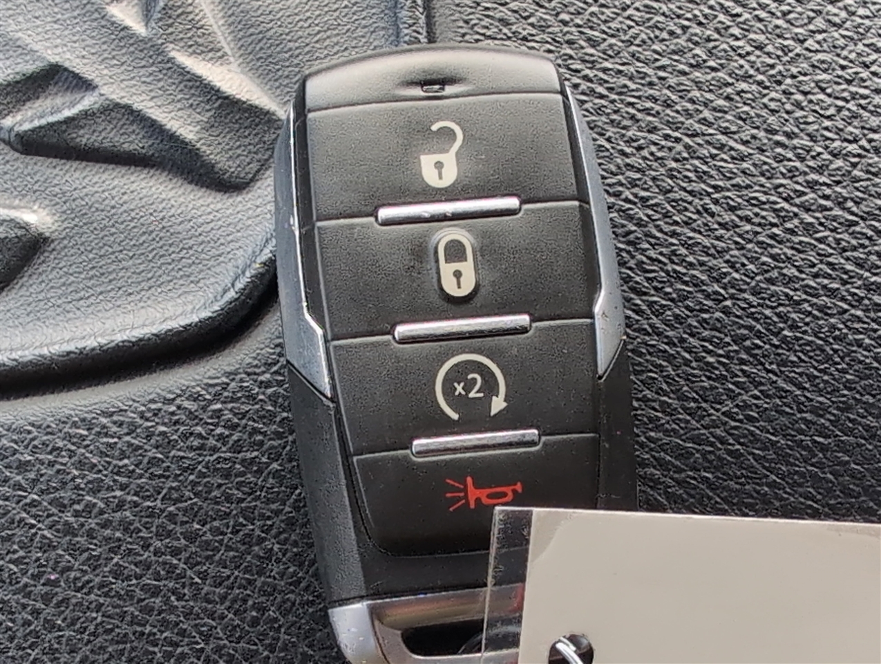 RAM 1500 Laramie Crew Cab SWB 2WD 2024