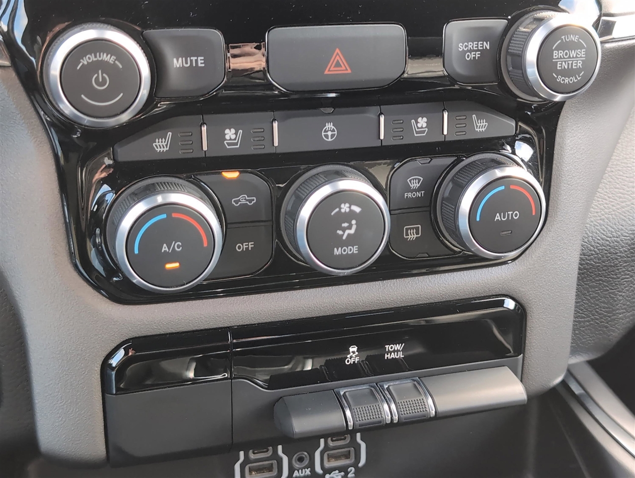 RAM 1500 Laramie Crew Cab SWB 2WD 2024