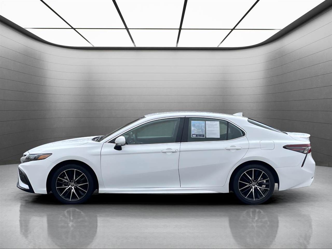 Toyota Camry SE 2024