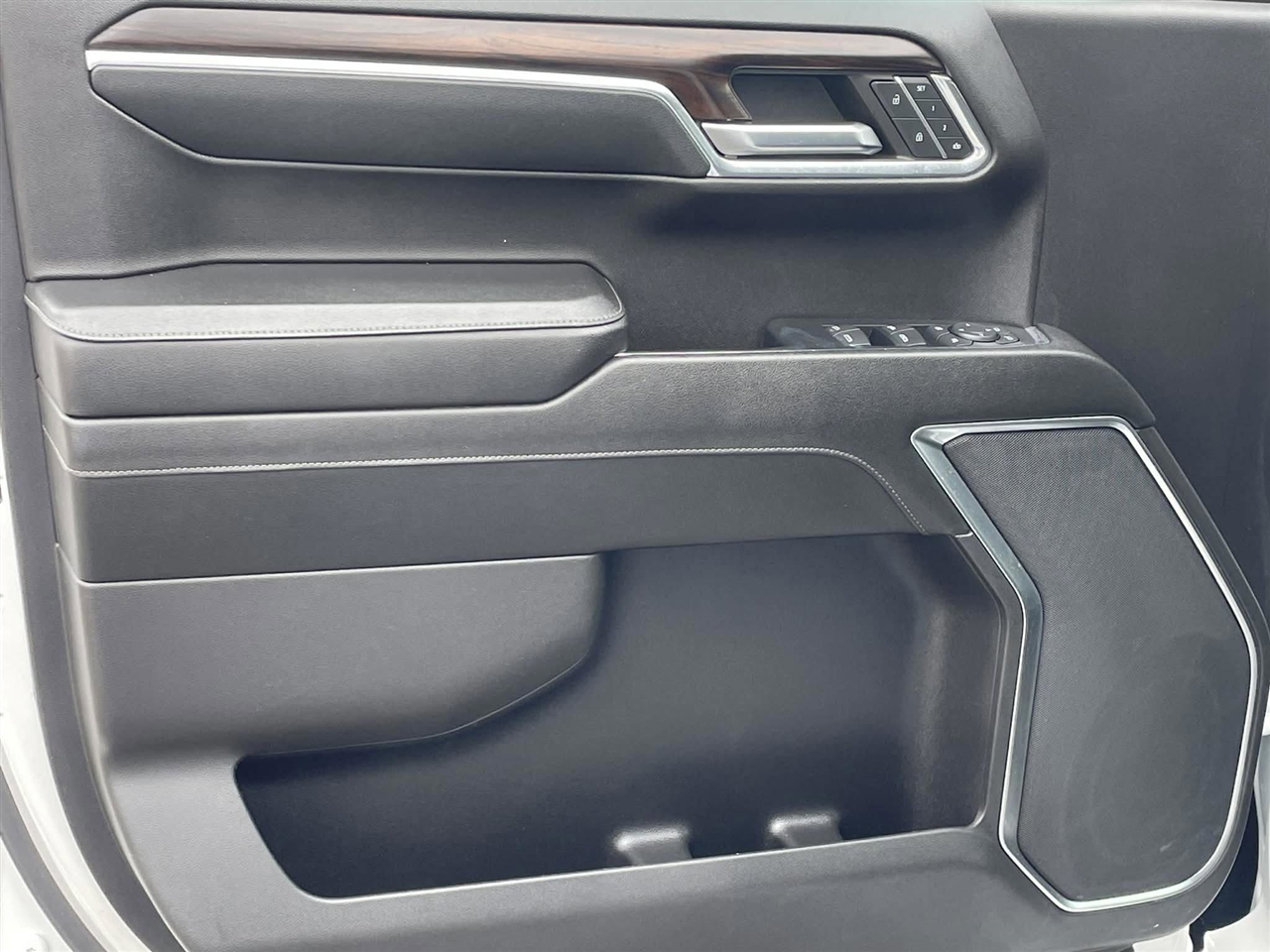 GMC Sierra 1500 SLT Crew Cab 2WD 2024