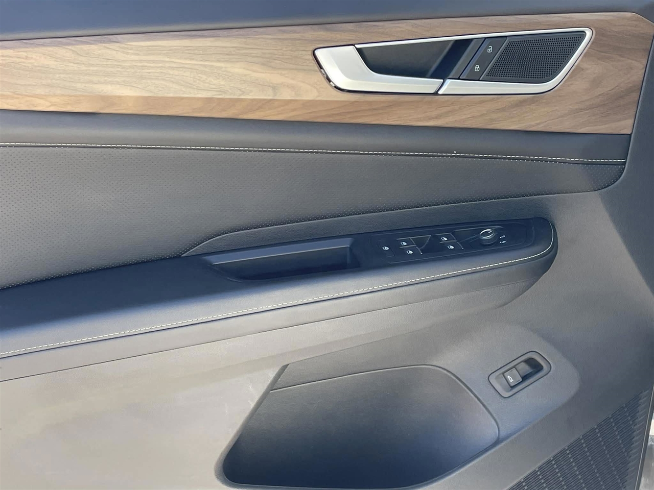 Volkswagen Atlas SE w/Technology 2025