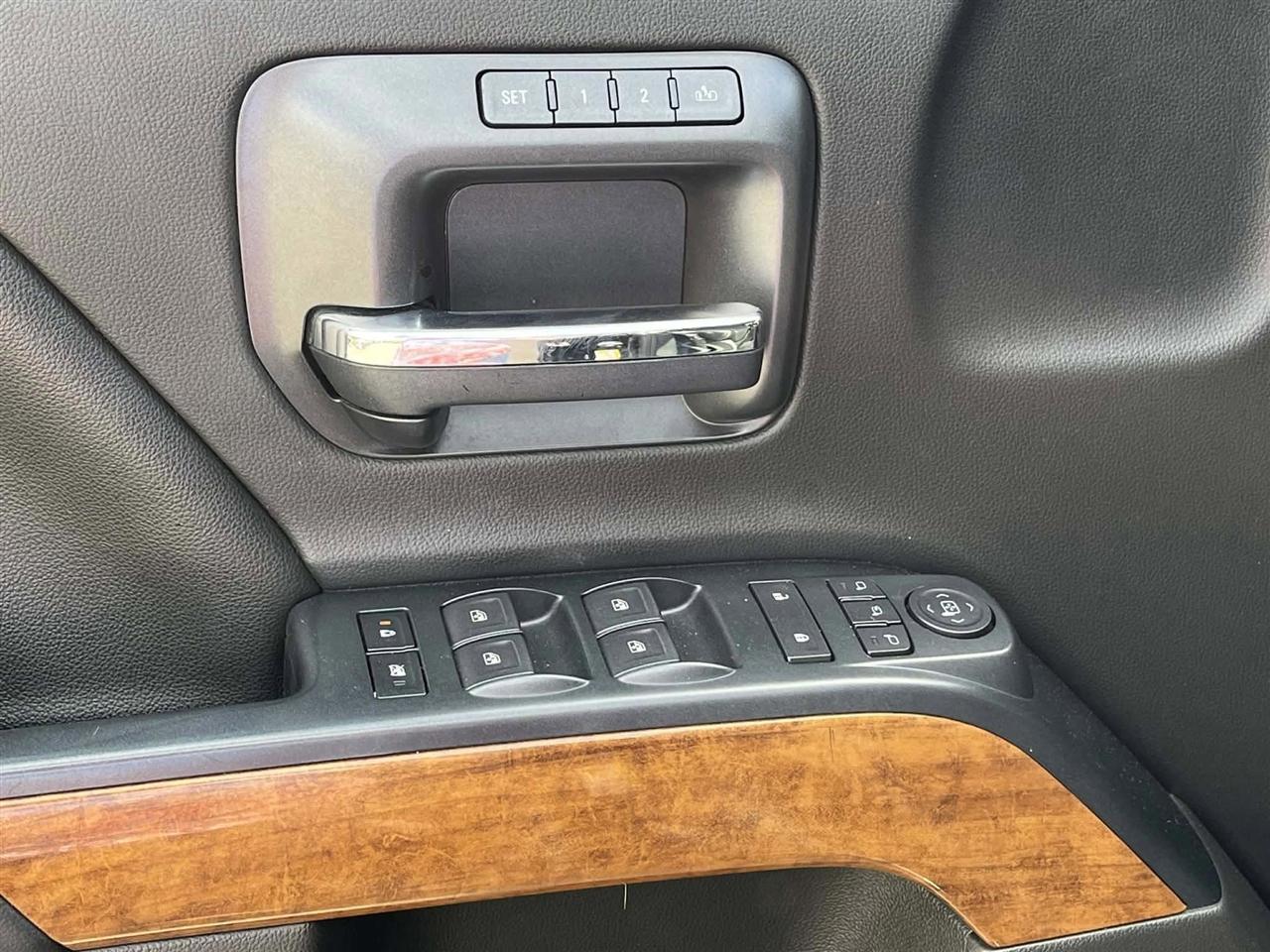 Chevrolet Silverado 1500 High Country Crew Cab Long Box 4WD 2018