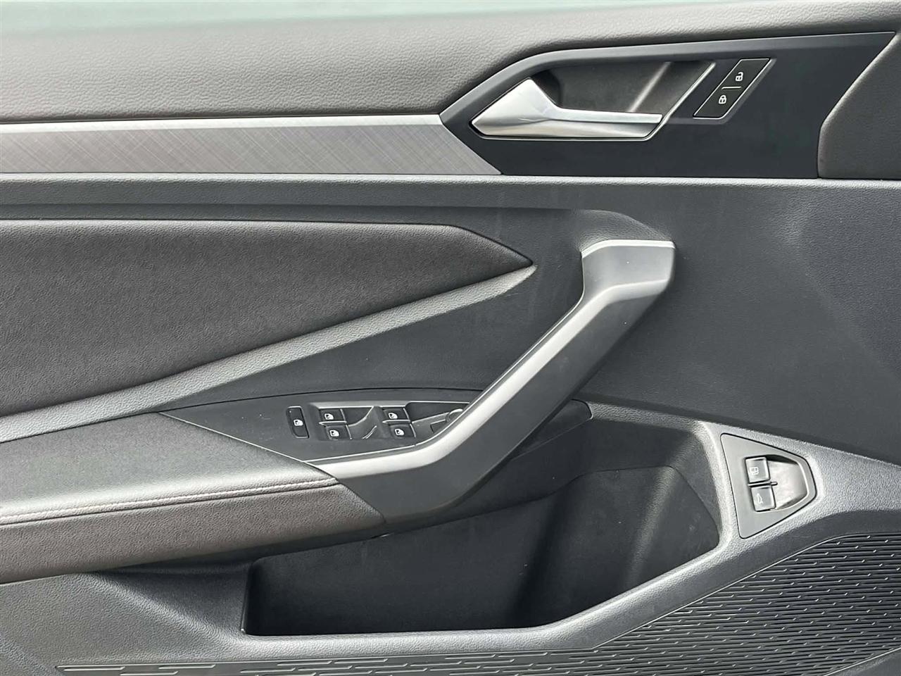 Volkswagen Jetta SE 2024