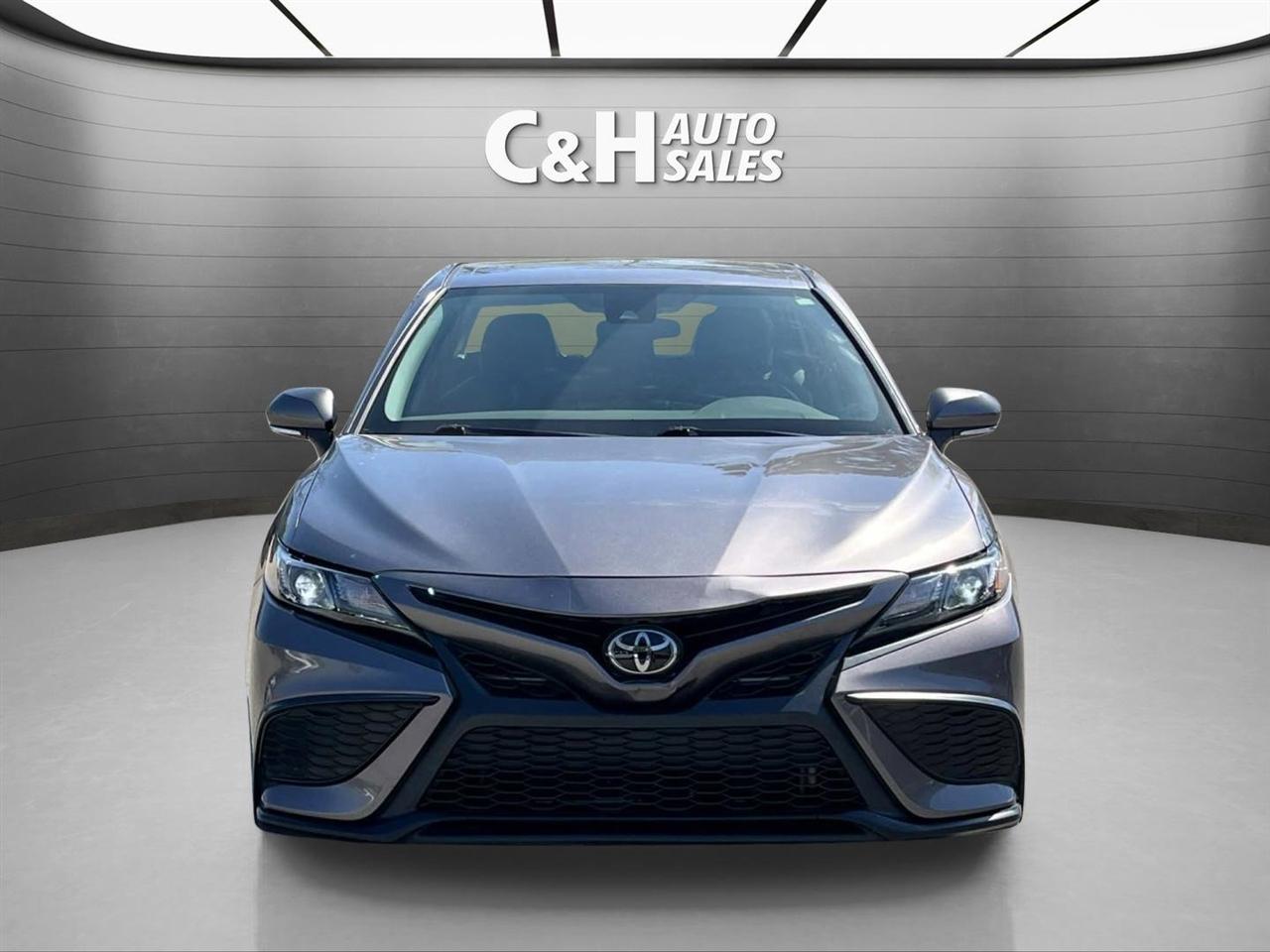 Toyota Camry SE 2024