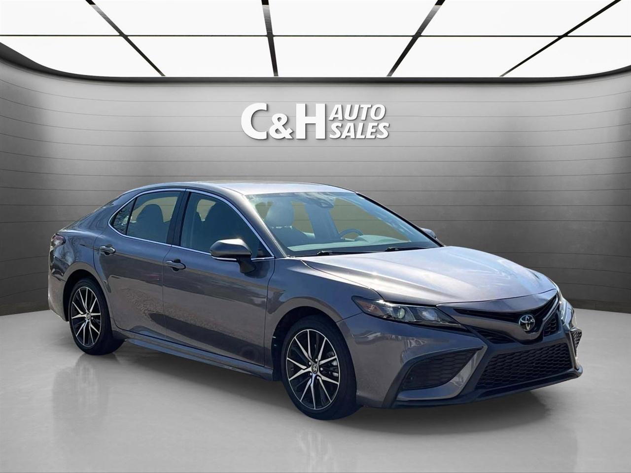 Toyota Camry SE 2024