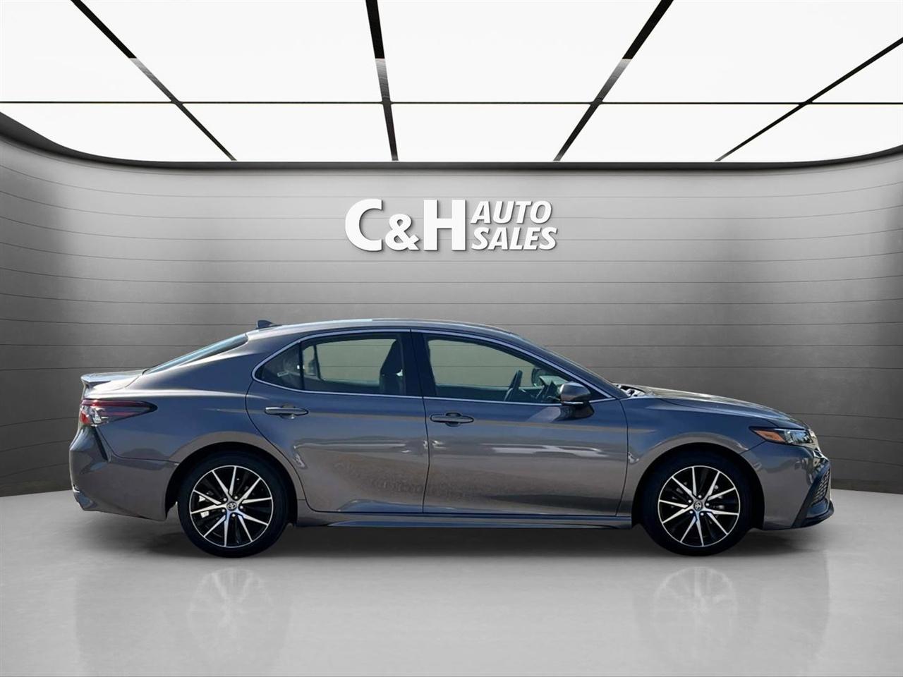 Toyota Camry SE 2024