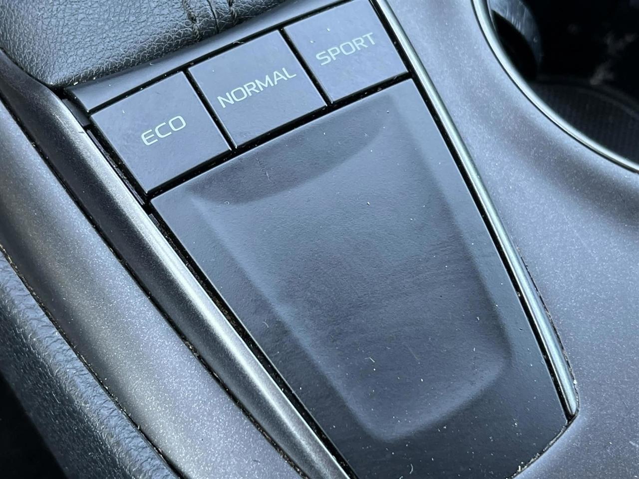 Toyota Camry SE 2024