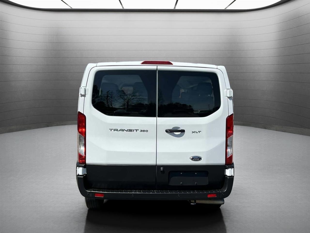 Ford Transit 350 Wagon Low Roof XL w/Sliding Pass. 148-in. WB 2023