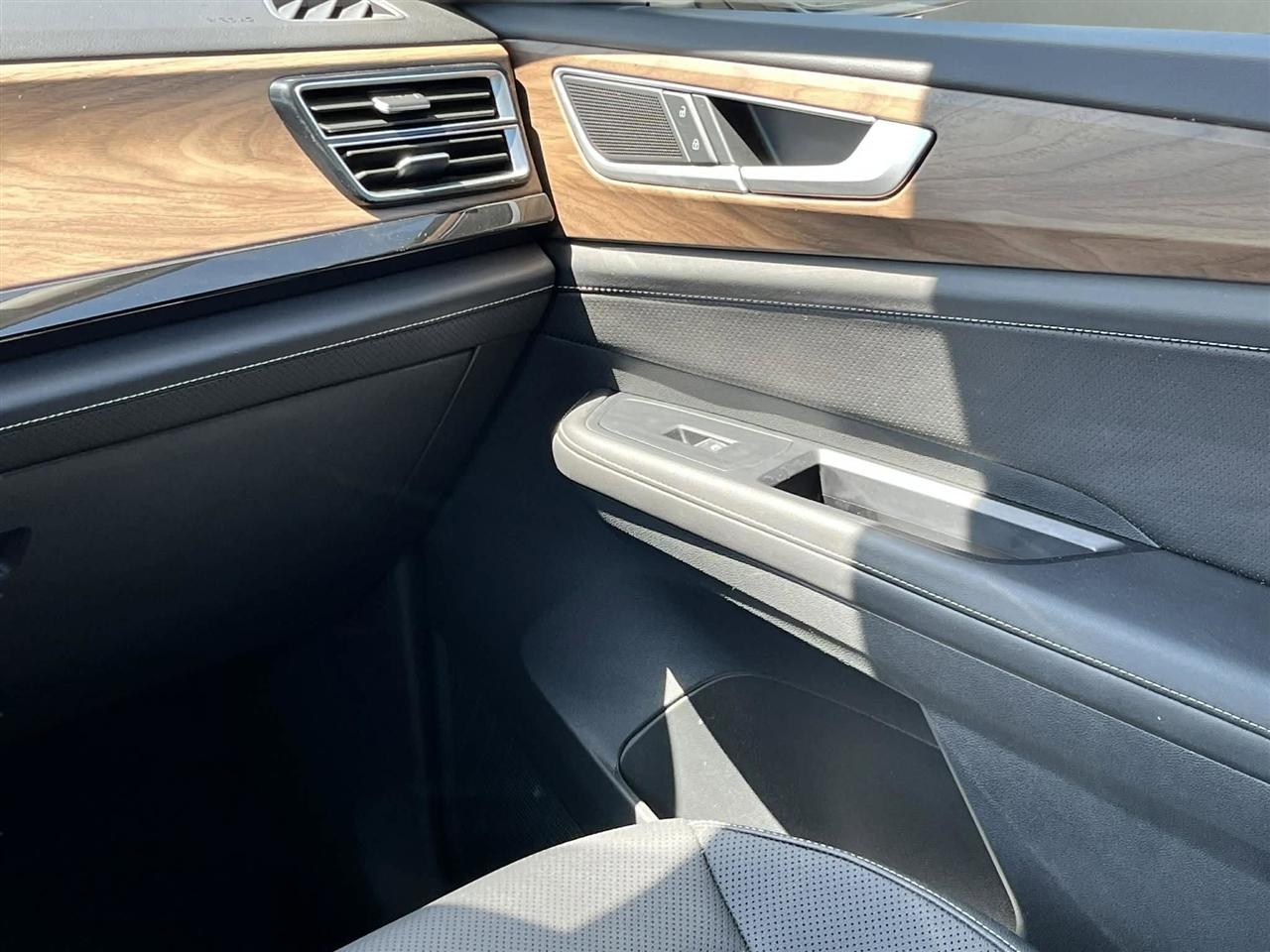Volkswagen Atlas SE w/Technology 2025