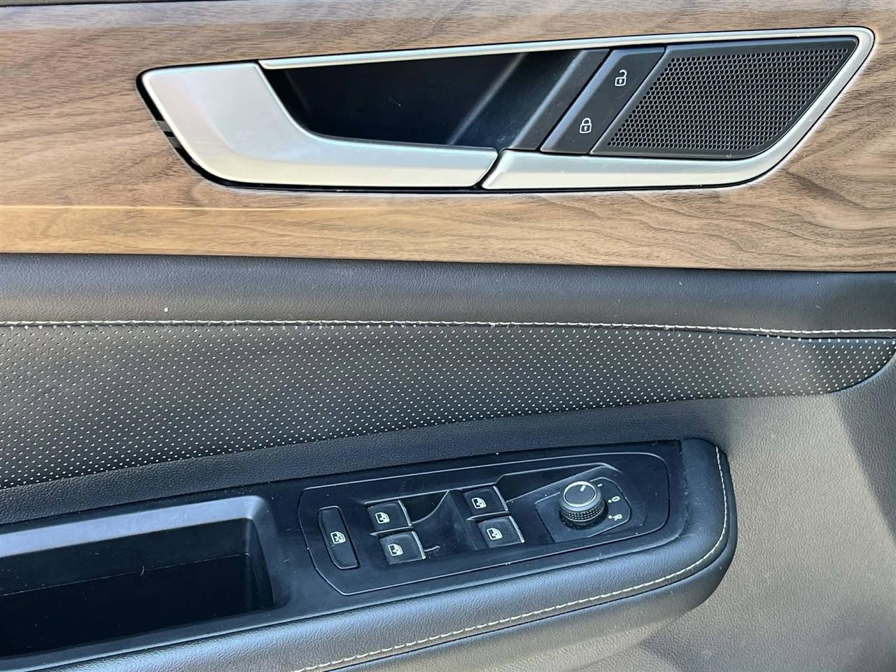 Volkswagen Atlas SE w/Technology 2025